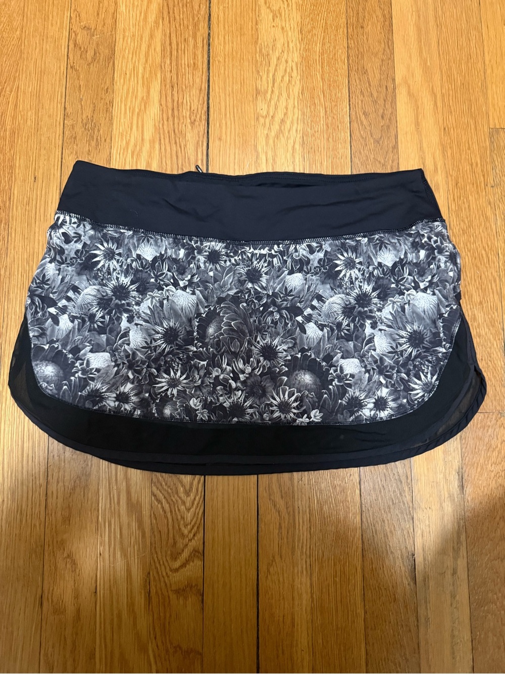Lululemon Hotty Hot Skort Flowabunga Black Angel Wing